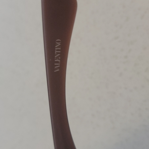 Valentino sun glasses - Picture 8 of 10